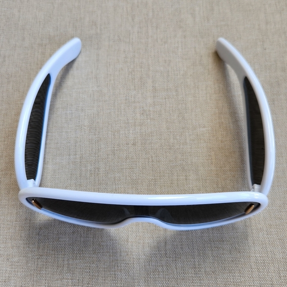 2023 Trendy Women's Silver sunglasses - Picture 3 of 4